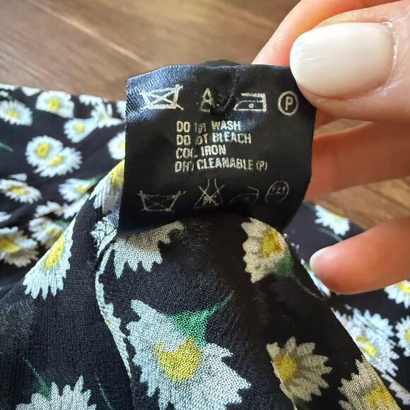 Escada Sport Daisy Print Floral Button Front Blouse Women’s 42 Black White - Picture 8 of 12